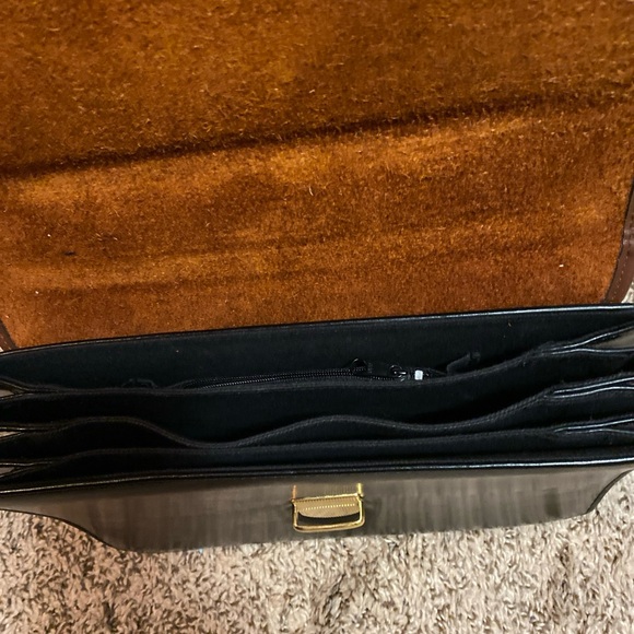 Adriana Vintage Two-Tone Leather Envelope Portfolio Handbag - Picture 9 of 10